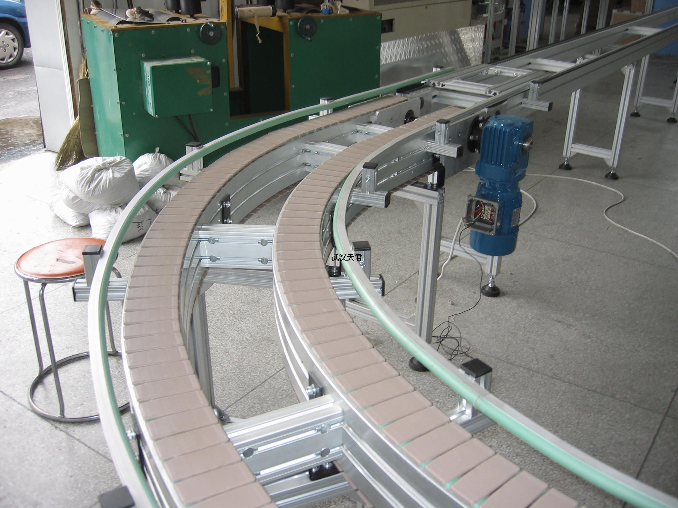 鏈板輸送機(jī)